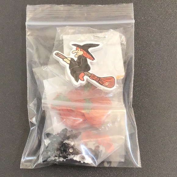 🎃 Halloween Finishing Eyelets for Scrapbooking 🎃 - Picture 6 of 6